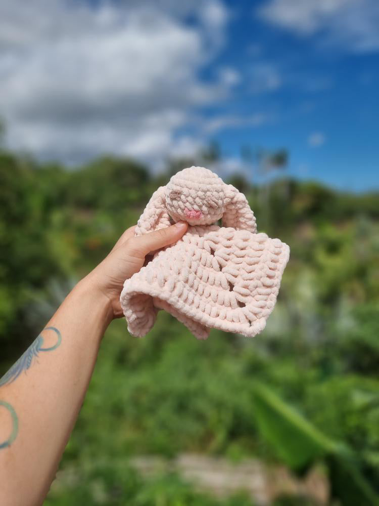Doudou Bébé en Crochet – Lapin Doux et Réconfortant 🍼